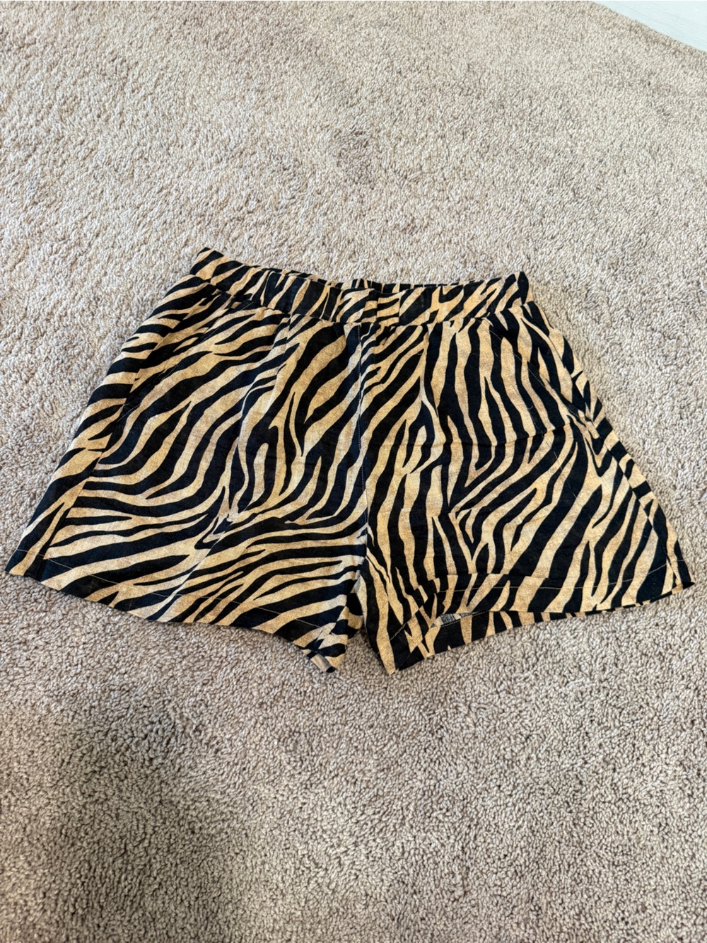 ELIE ELIE TAHARI Tiger Print 100% Linen shorts size small